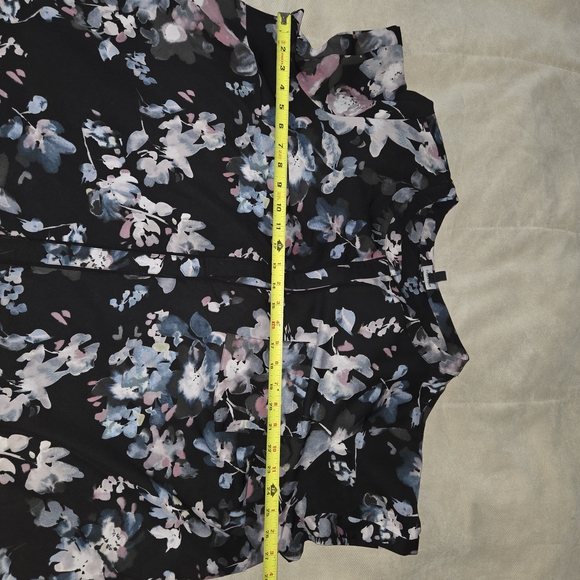 3 For $60. Simply Vera Vera Wang Black Floral Blouse - Picture 11 of 11
